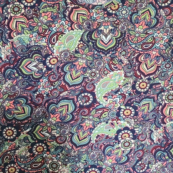 Floral Paisley Green Purple Black Coral White Patterned LuLaRoe Classic T Small - Picture 2 of 5